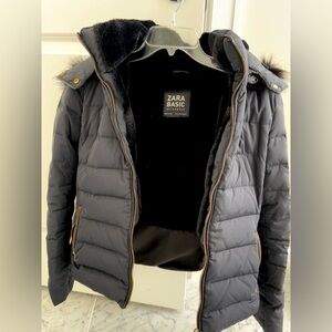 Zara Basic Outerwear Jacket faux fur in Deep Black with clip on hoodie